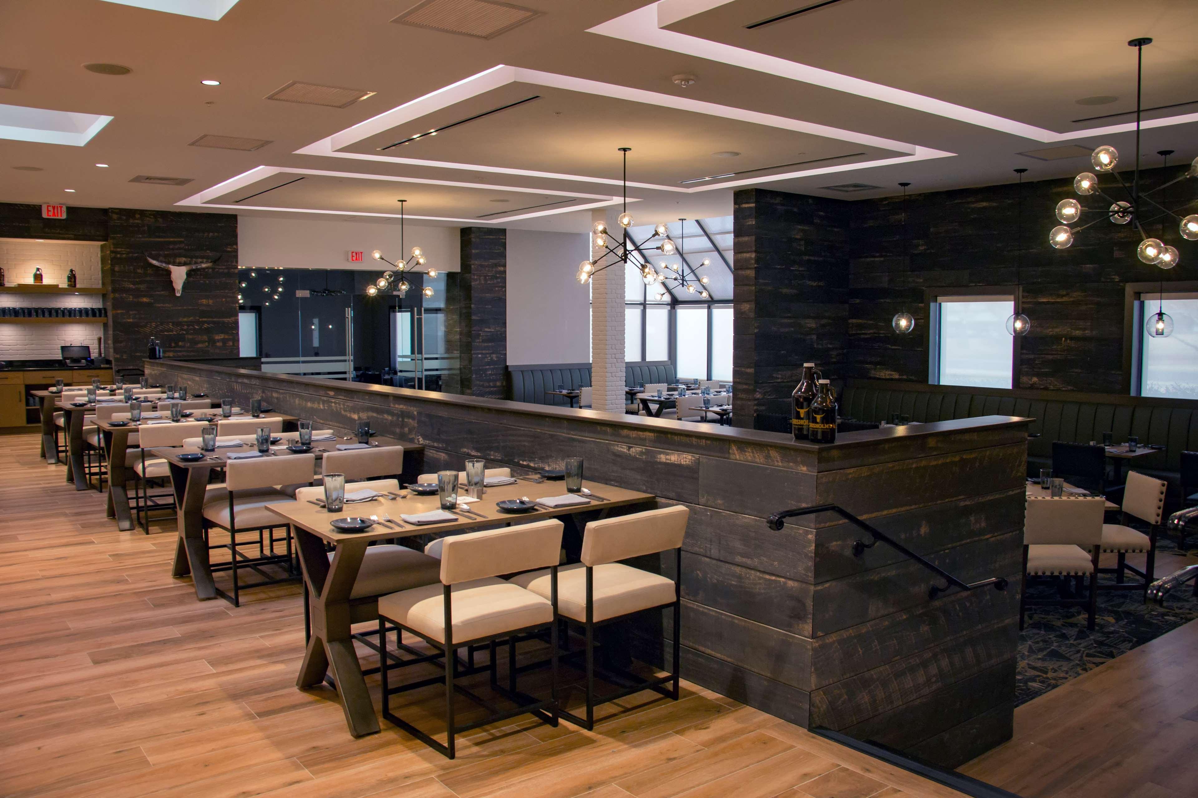 Doubletree By Hilton Wichita Airport Hotel Exterior photo