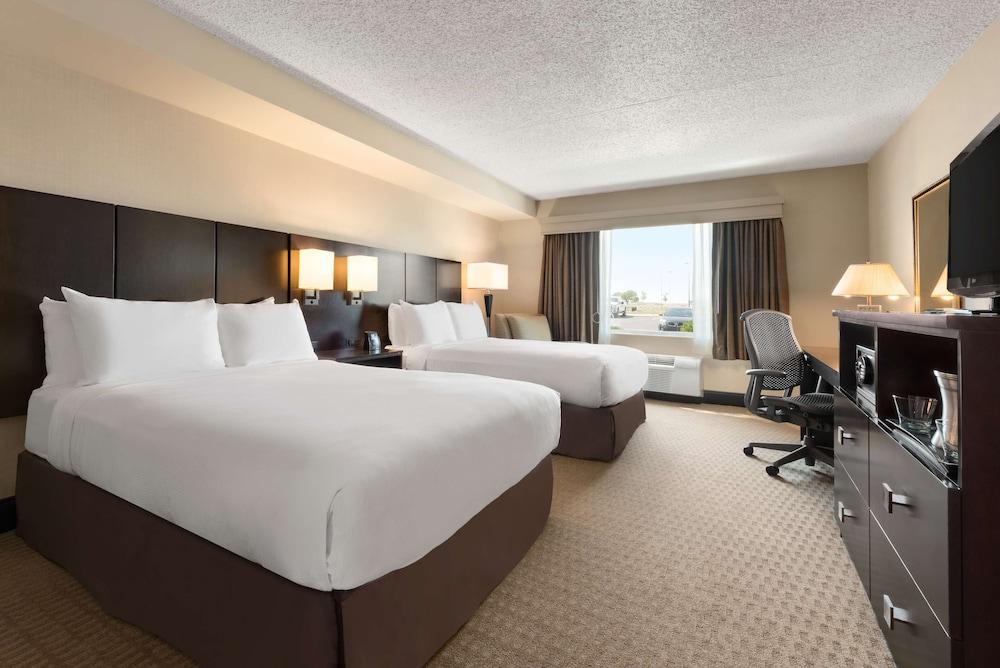 Doubletree By Hilton Wichita Airport Hotel Exterior photo