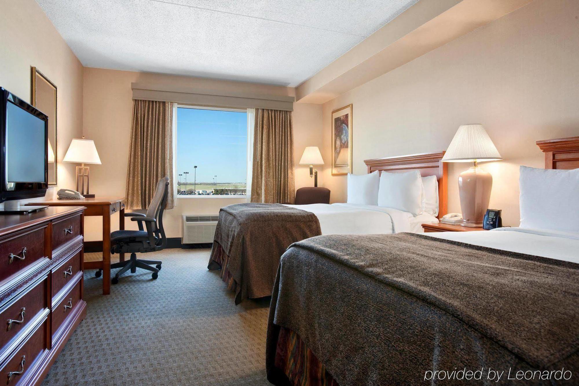 Doubletree By Hilton Wichita Airport Hotel Exterior photo
