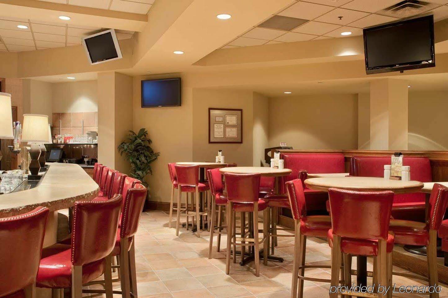 Doubletree By Hilton Wichita Airport Hotel Exterior photo
