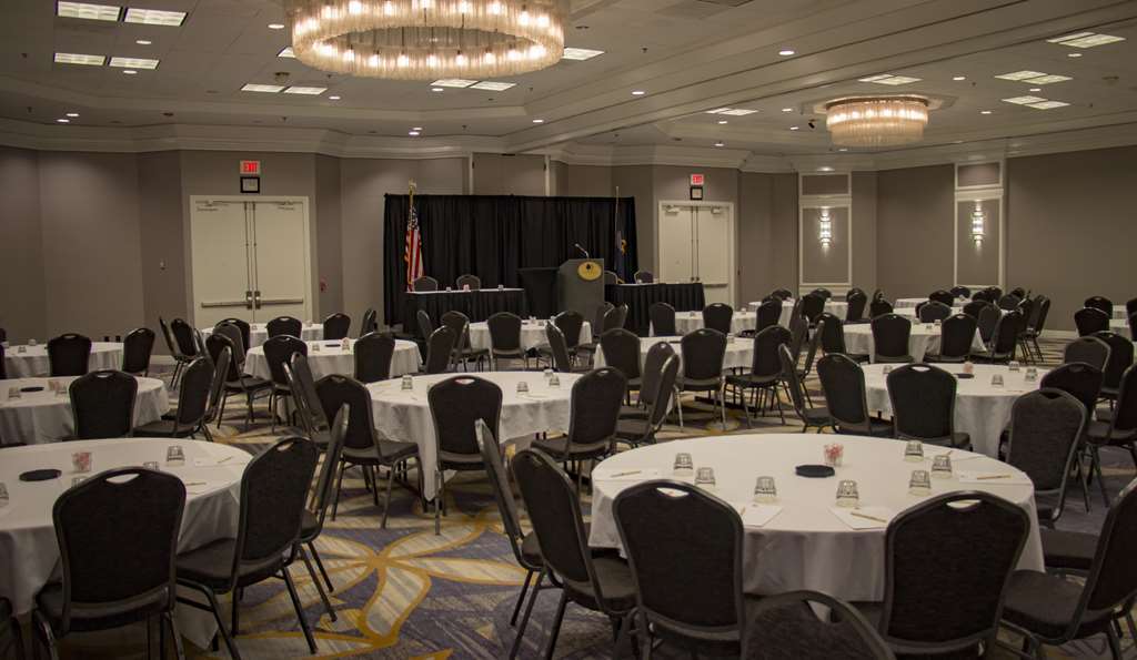 Doubletree By Hilton Wichita Airport Hotel Restaurant photo